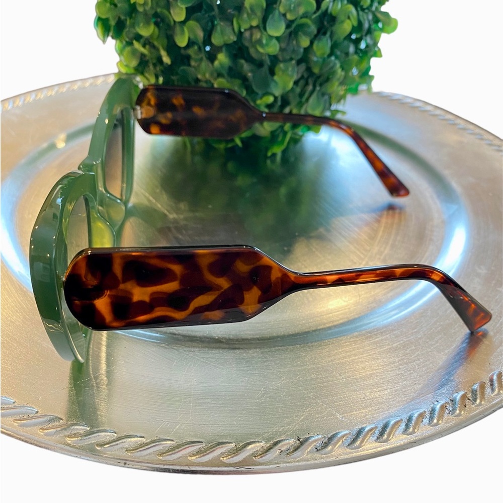 Cheetah Oversized Cat Eye Sunglasses in Green & Brown - Picture 3 of 7